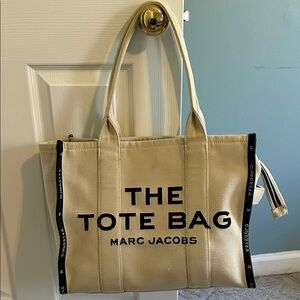 Marc Jacobs Canvas Tote in Natural with Black Logo